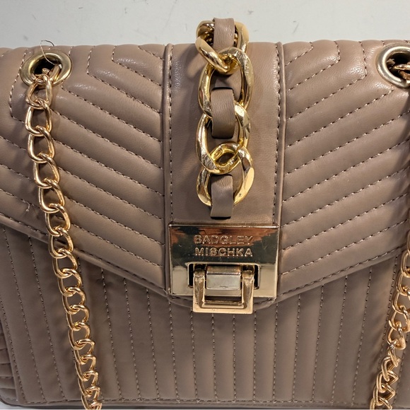 Badgley Mischka Quilted Vegan Crossbody Bag Chain Strap Details Toggle Clasp - Picture 9 of 14